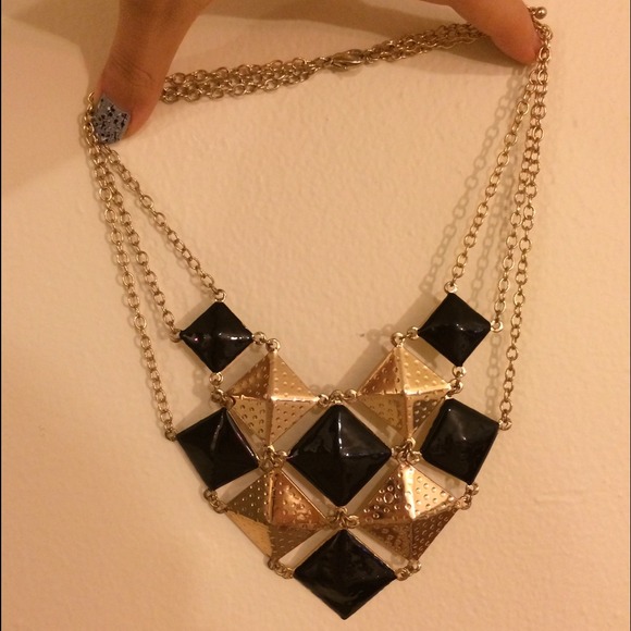 🎉 CLEARANCE 🎉 Statement necklace