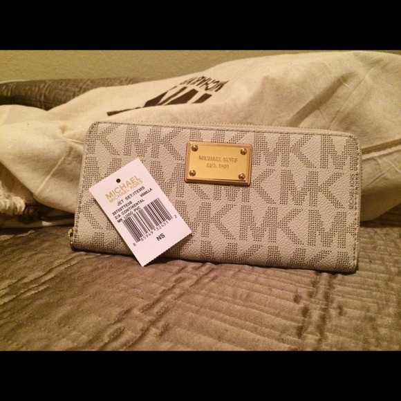 Michael Kors Jet Set vanilla PVC zip around wallet