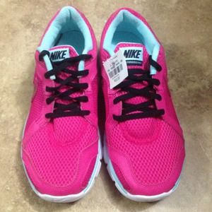 ✨RESERVED✨ NIKE FLEX EXPERIENCE RUN 2