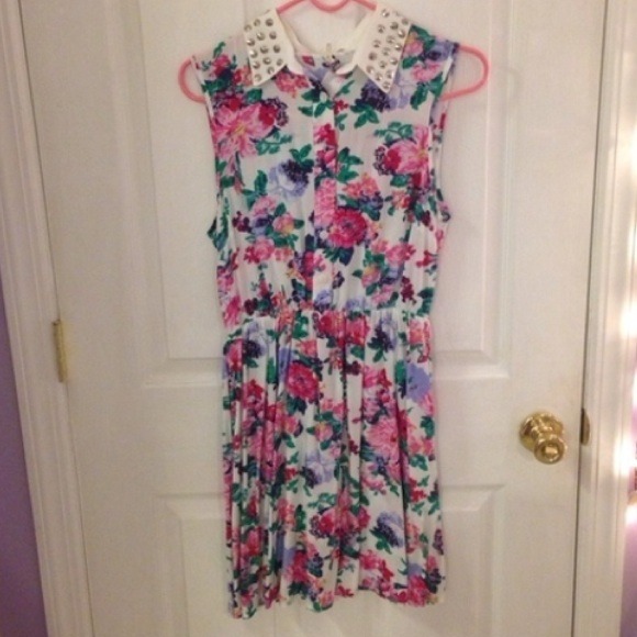 🌸SOLD🌸 Kirra Floral Studded Collar Dress - Picture 1 of 3