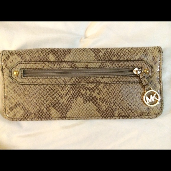 Michael kors clutch/wallet/wristlet