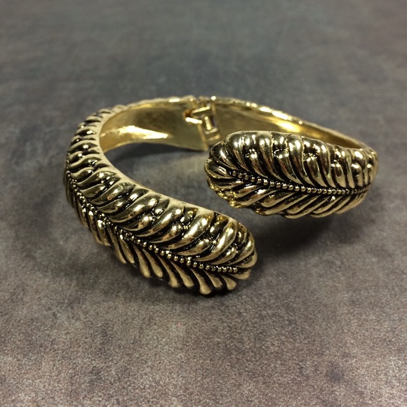Feather Bracelet in Gold