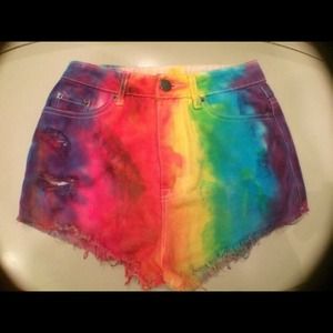 URBAN OUTFITTERS SHORTS