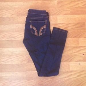*holding* Dark wash hollister jeggings *holding*