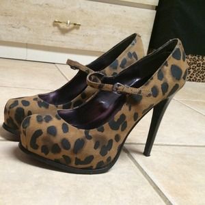 SimplyVera leopard heels