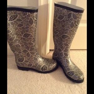 Wet Weather /Rain Boots      (SOLD to Viap)