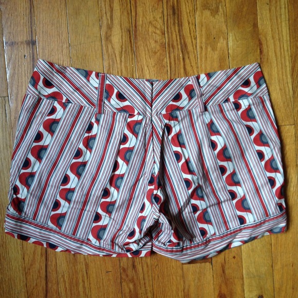 Forever 21 Geo Printed Mod Red Shorts - Picture 3 of 4