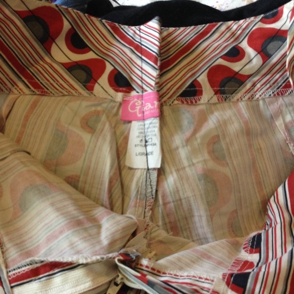Forever 21 Geo Printed Mod Red Shorts - Picture 4 of 4