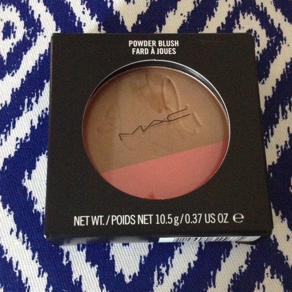 Riri hearts MAC LE Hibiscus kiss duo blush