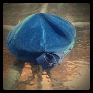 VINTAGE VELVET BERET