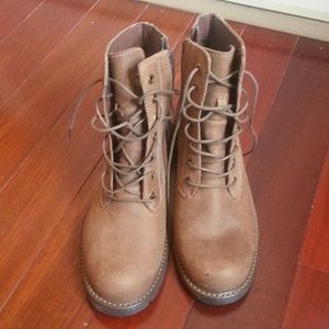 🌟Clarks combat boots