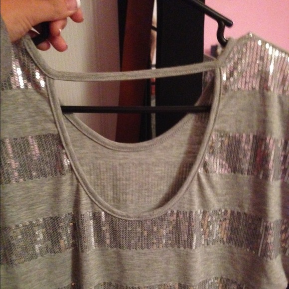 Top - Picture 2 of 2