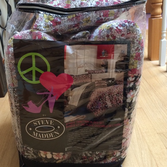Steve Madden Twin XL Bed Set!