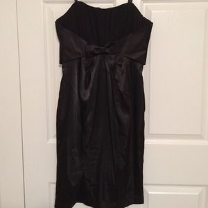 Black, strapless dress with bow
