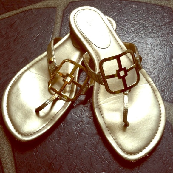 IMAN  8 1/2 W  Gold Sandal 👣👣👣👣👡