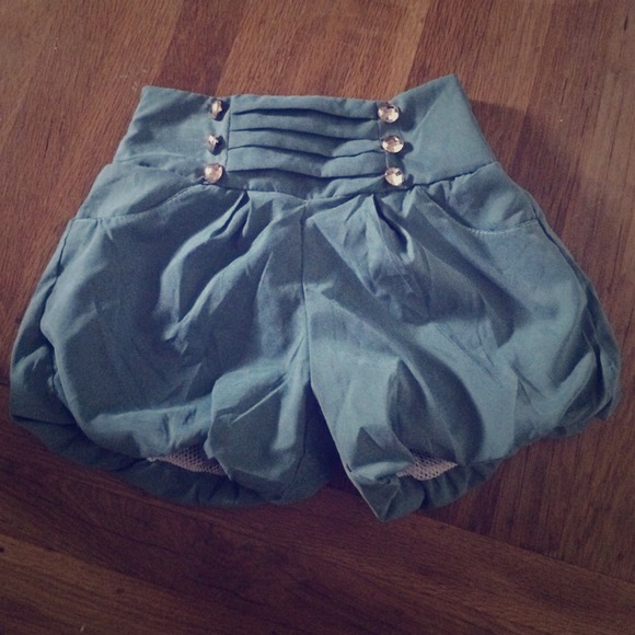 Green high wasted short