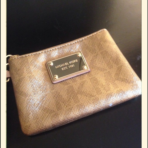 Michael Kors Handbags - Authentic Michael Kors wristlet