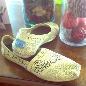 Toms ⚓️ Crochet& Guess bottoms