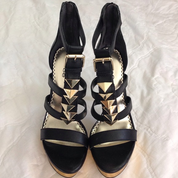 NWOB Bebe heels - Black w/gold detail