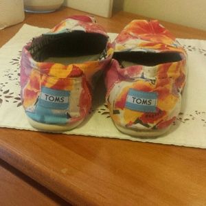 Toms