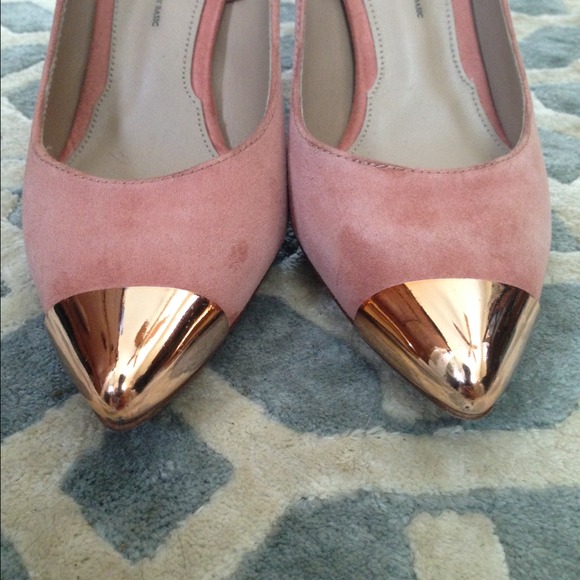 ✖️SOLD✖️ Pink Suede Gold Toe Zara Pumps - Picture 3 of 4