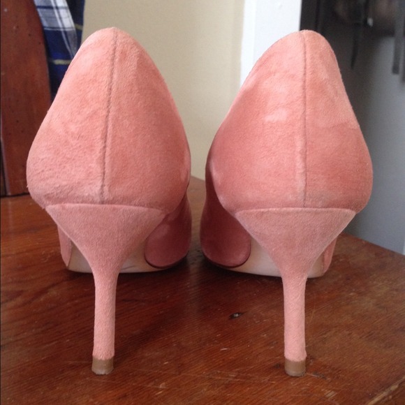 ✖️SOLD✖️ Pink Suede Gold Toe Zara Pumps - Picture 4 of 4