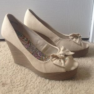American Rag Peep Toe Bow Wedge Lalla Model