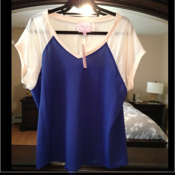 Sold -Romeo & Juliet Couture top - Picture 2 of 4
