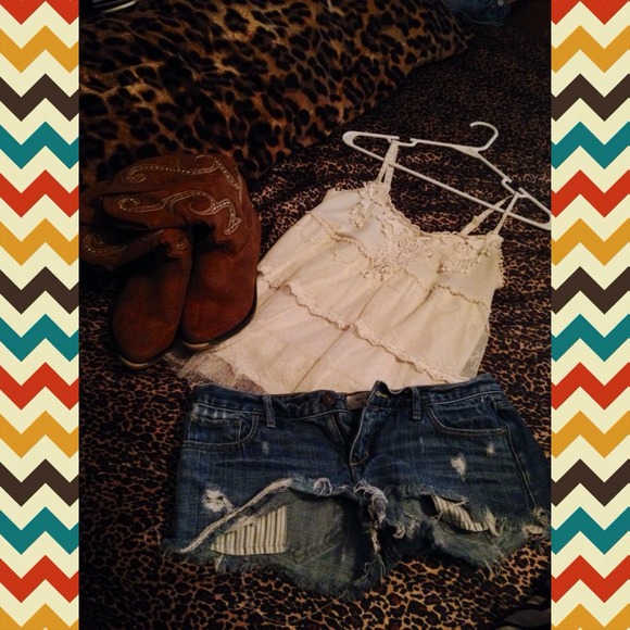 Off white flowey tank