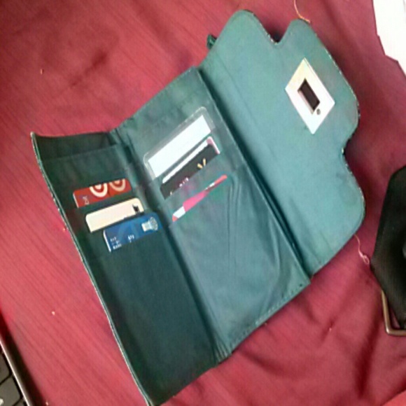 Green Wallet - Picture 2 of 3