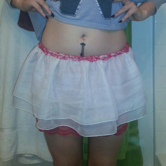 Adorable hand sewn skirt! - Picture 2 of 2