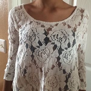 Cute white floral top perfect for the fall