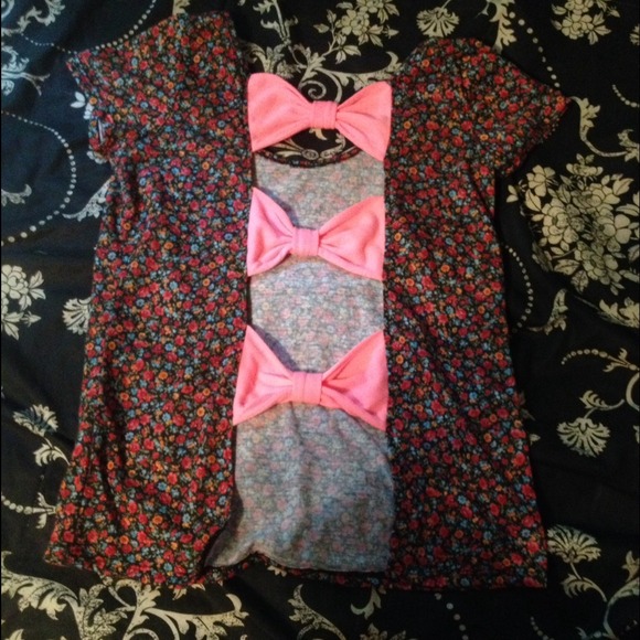 Floral bow back tshirt