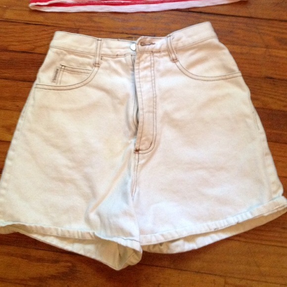 Vintage White Highwaisted Shorts