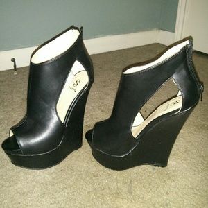 Black Wedges Size 5.5