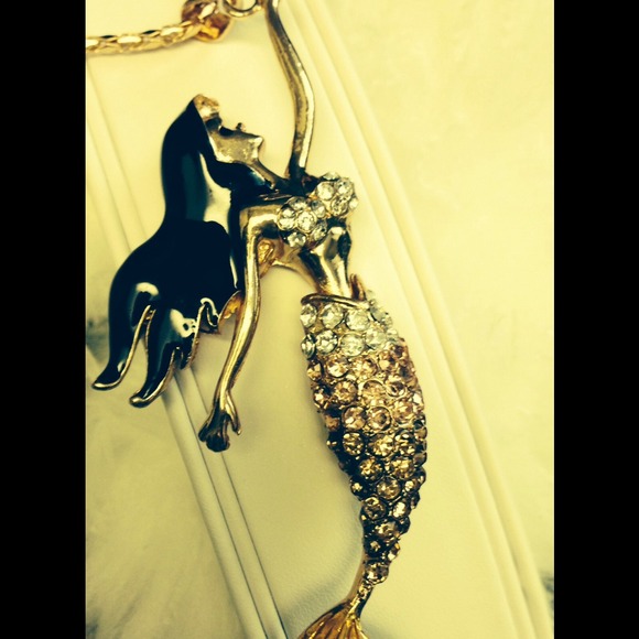 BETSEY JOHNSON MERMAID NECKLACE GLITTERS RESERVED - Picture 2 of 4