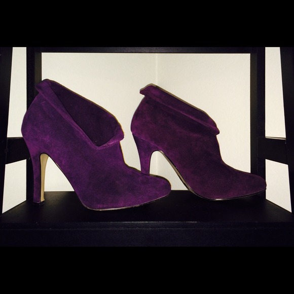 💃💃💃Amethyst suede booties size 9👠🍇