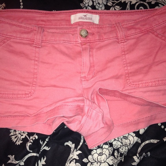 Size 7 salmon Hollister shorts