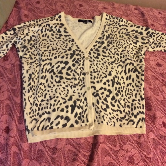 Quarter sleeve cheetah print cardigan - Picture 1 of 3