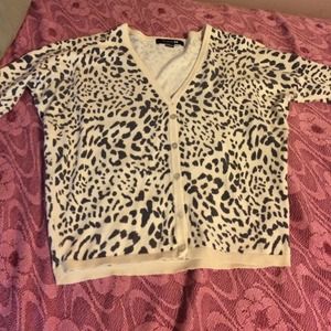 Quarter sleeve cheetah print cardigan