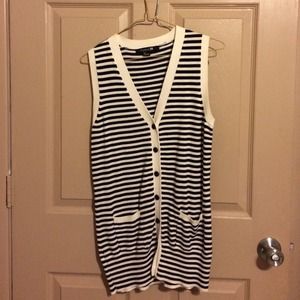 Sleeveless cardigan