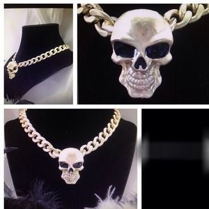 ✨NEW✨Skull necklace