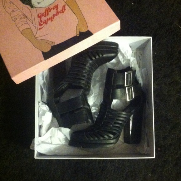 Jeffrey Campbell Cantu Heel (size 6)