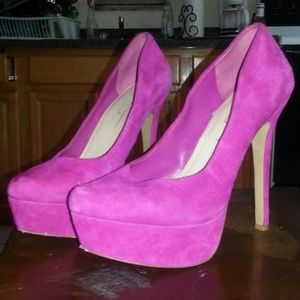 Jessica Simpson platforms