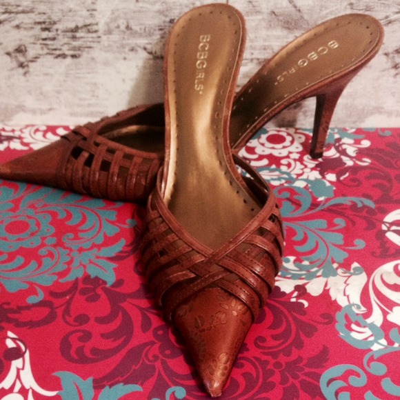 BCBGIRLS Pointed Toe Pumps Size 8 1/2"