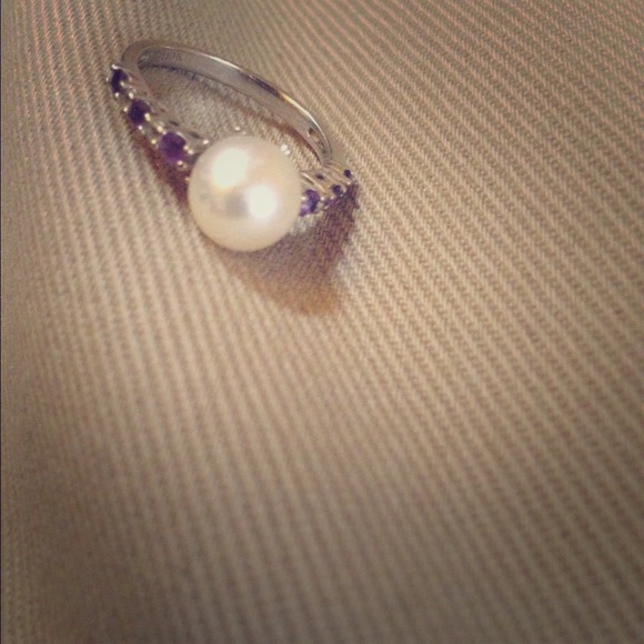 Amethyst and pearl ring