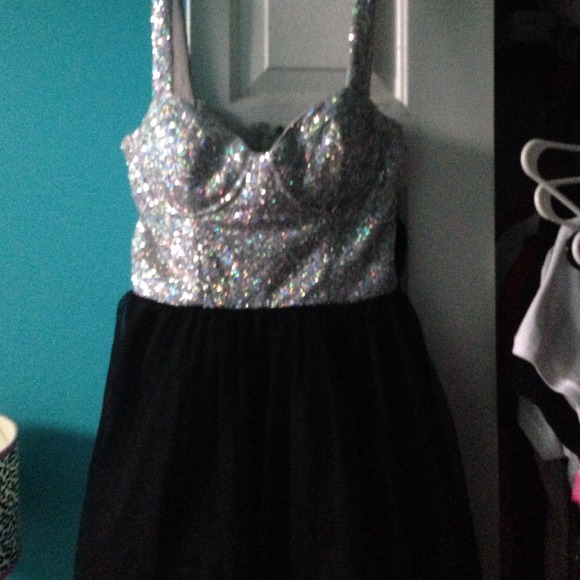 Super cute only worn once dress!!