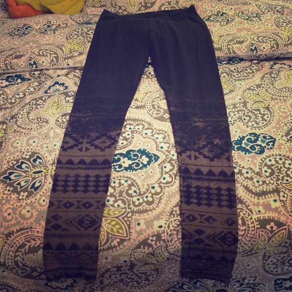 Black leggings with aztec print