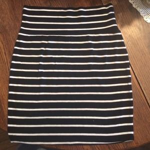 Elastic waisted skirt