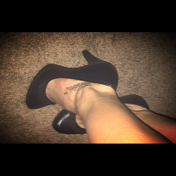 Black chunky heel pumps NWOT